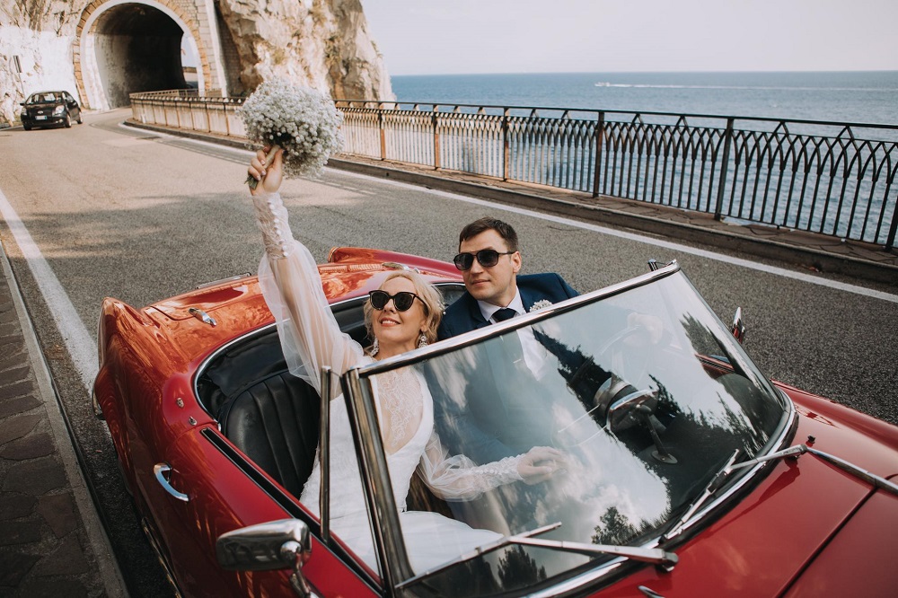 prabangios vestuves, vestuves, vestuves italijoje, vestuves amalfi pakranteje, alfa romeo, automobilis vestuvems